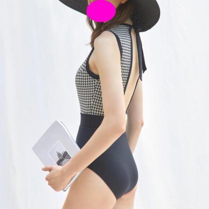 One Piece Sexy Swimsuit Crew Neck Open Back Ribbon..