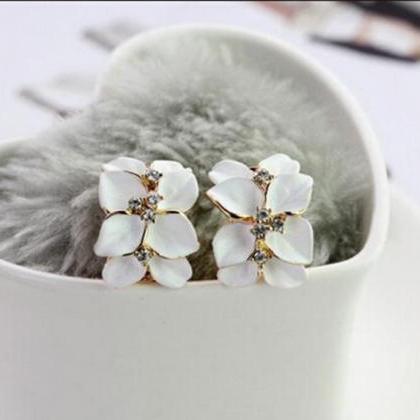 Women Cute Gardenia Flower Crystal Ear Studs..