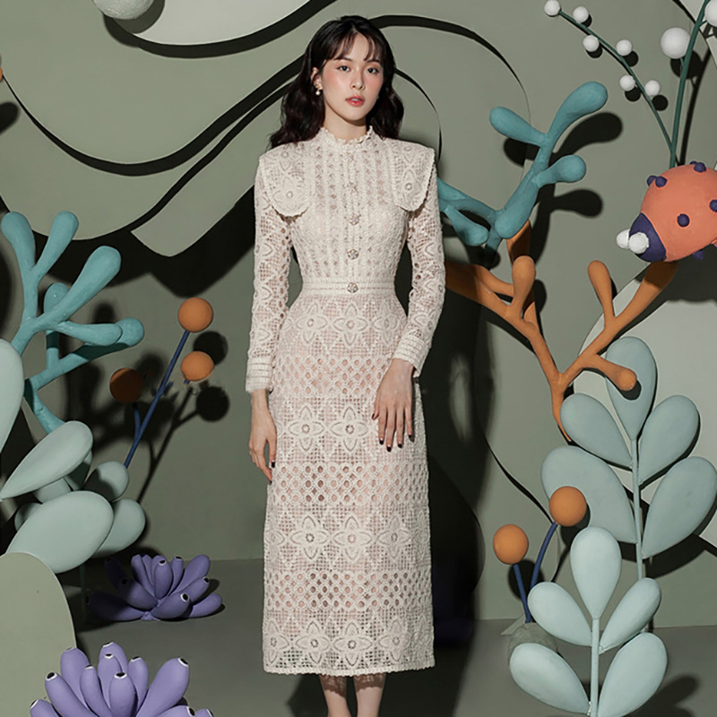 Temperament Retro Long Sleeved Waist Hollow Out Smock Lace Dress