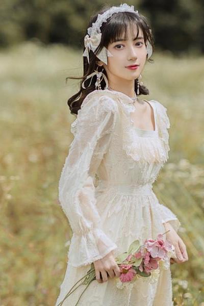 Autumn Long Sleeved Retro Temperament Ladies Princess Square Neck Collar Lace Ruffled Dress